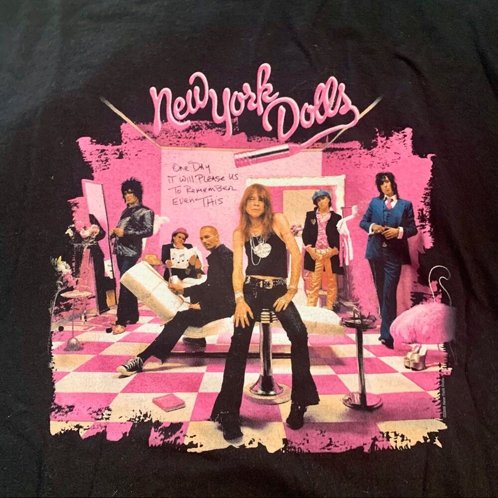 NWT NEW YORK DOLLS CONCERT BAND PHOTO TEE M - Picture 2 of 4